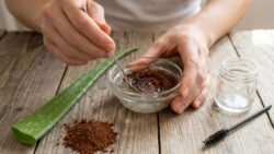 Make Your Own Natural Eyebrow Gel Using Aloe and Cocoa Powder