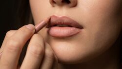 Lip Definition Trick: Liner Placement That Makes Lips Look Fuller Without Overlining